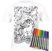 Biele tričko na vyfarbenie s motívom jednorožca, dúhy a hviezd a desať farebných fixiek na textil so Splat Planet Logo.