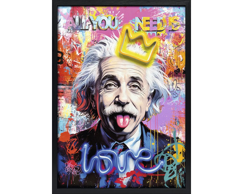 Nástenný obraz v pop-art štýle s Albertom Einsteinom vyplazujúcim jazyk, korunou, nápisom Love a All you need is v čiernom ráme.