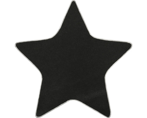Koberec v tvare hviezdy v čiernej farbe s bielym okrajom.