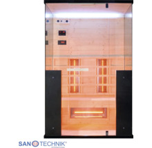 Infrasauna so skleneným priečelím, svetlým dreveným obložením, infračervenými žiaričmi a digitálnym ovládaním. Logo Sanotechnik International.