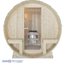 Sudová sauna Sanotechnik zo svetlého dreva so sklenenými dverami, vonkajšími lavičkami a saunovou pecou vo vnútri. Sanotechnik International Logo.