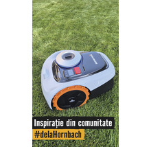 Robotická kosačka Navimow i105 na trávniku s oranžovými kolesami a ovládacím panelom.