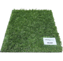Umelý trávnik infinitygrass VELVET s hustými steblami a infinitygrass Logo.