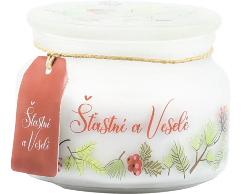 Vonná sviečka v bielej sklenenej nádobe s vekom, zdobená vetvičkami, bobuľami a nápisom Šťastné a Veselé.