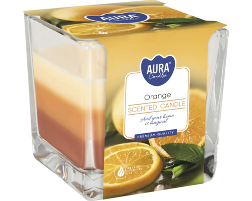 Vonná sviečka Aura Candles Orange v hranatom skle s tromi vrstvami farieb a esenciálnymi olejmi.