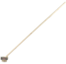 Záhradná metla s dlhou drevenou násadou a hlavou kefy Garden Tools.
