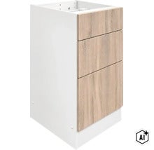 Kuchynská spodná skrinka s tromi zásuvkami s čelom v dekore dreva a bielym korpusom (Image AI modified or generated)