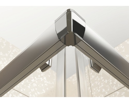 Detail sprchovacieho kúta s hliníkovým rámom a čírym sklom