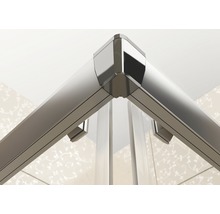 Detail rohu sprchovacieho kúta s rámom