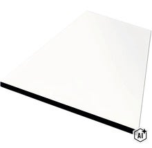 Jedna obdĺžniková kompozitná doska s hladkým povrchom pre rôzne stavebné projekty. (Image AI modified or generated)