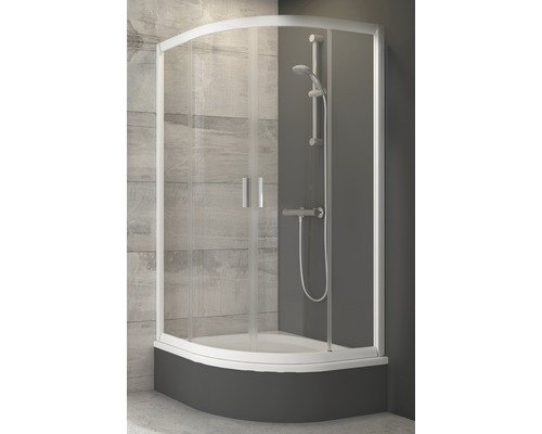 Sprchovací kút so sprchovacou batériou v kúpeľni