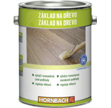 Plechovka základného náteru na drevo Hornbach s vyobrazeným štetcom na drevenom povrchu a ekoznačkou Modrý anjel.