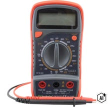Digitálny multimeter EK0450 od PK Technics na meranie napätia prúdu a odporu vrátane meracích káblov (Image AI modified or generated)