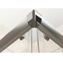 Rohový detail sprchovacieho kúta s rámom