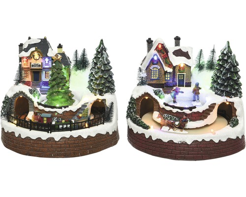 Dekoratívna vianočná krajina so stanicou, klziskom, vianočným stromčekom a pohyblivým vlakom