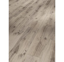 Detail laminátovej podlahy s drevenou štruktúrou