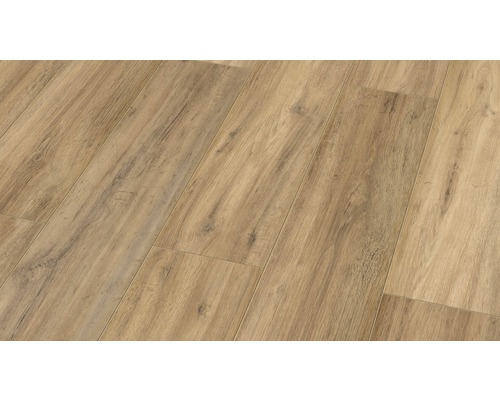 Detail laminátovej podlahy s dreveným vzorom