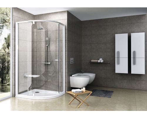 Kúpeľňa so sprchovacím kútom, toaletou, bidetom a skrinkou pod umývadlo