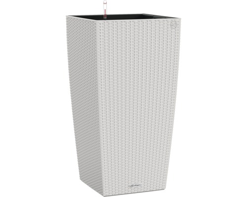 Vysoký kvetináč so zavlažovacím systémom v dizajne ratanu