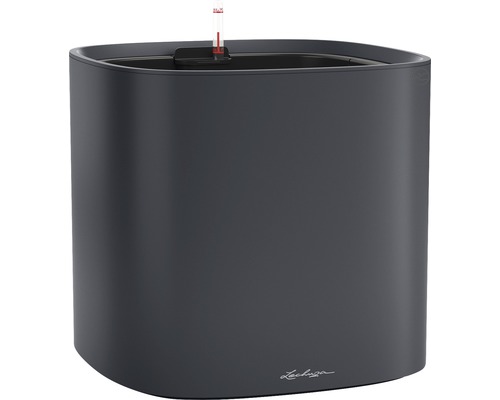 Tmavý kvetináč so zavlažovacím systémom