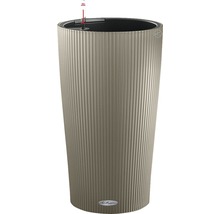 Vysoký kvetináč s vertikálnymi drážkami