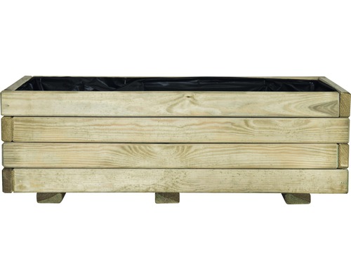 Drevený kvetináč s čiernou vložkou do záhrady