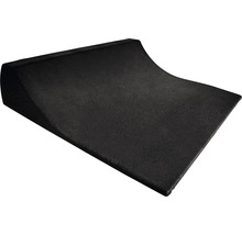 Čierna gumová nájazdová rampa pre automobily