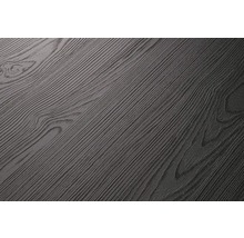 Detail laminátovej podlahy s drevenou štruktúrou