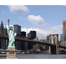 Scéna so sochou Slobody a Brooklynským mostom v New Yorku