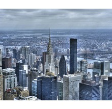 Pohľad na panorámu New Yorku s mrakodrapmi a mostom
