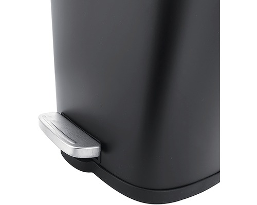 Kovový odpadkový kôš s nožným pedálom