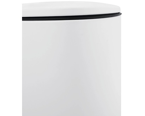 Detailný záber odpadkového koša s vekom