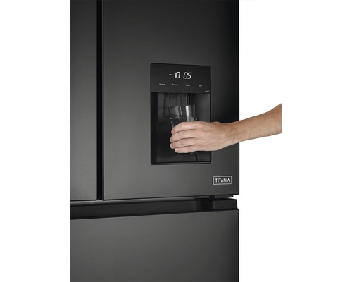 Chladnička Titania s dávkovačom vody a digitálnym displejom