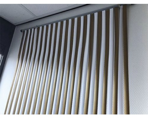 Vertikálne žalúzie na dekoráciu okien a ochranu pred slnkom