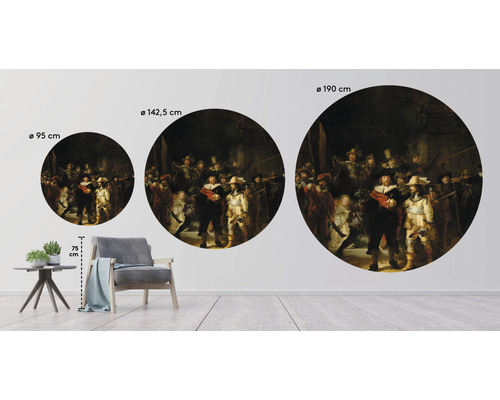 Tri nástenné obrazy s maľbou ''Nočná hliadka'' vo veľkostiach 95 cm, 142,5 cm a 190 cm v obývacej izbe