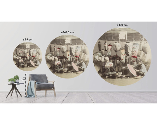 Tri okrúhle nástenné maľby s ázijským motívom v rôznych veľkostiach visiace na stene