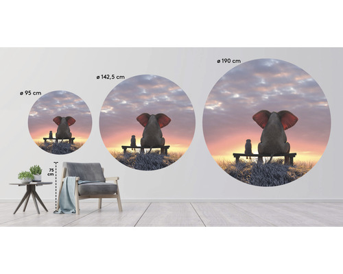 Samolepka na stenu so slonom a psom na lavičke pred západom slnka, k dispozícii v troch veľkostiach