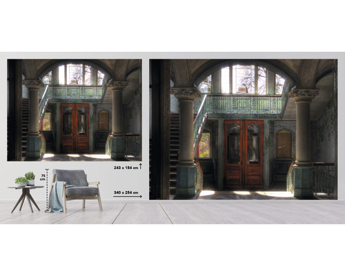 Fototapeta s motívom schodiska v starej budove