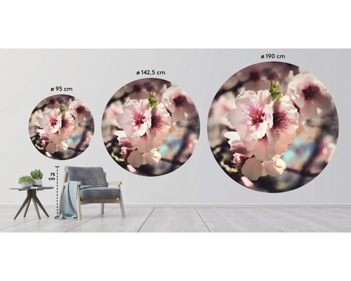 Dekoratívny nástenný obraz s kvetinovými motívmi v rôznych veľkostiach ako dizajn obývacieho priestoru