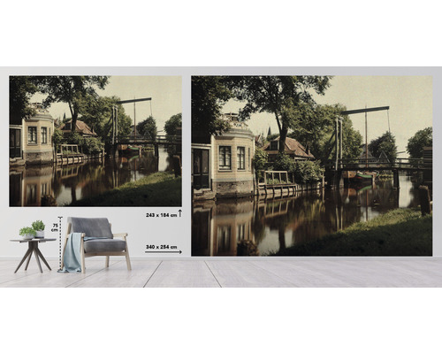 Foto tapeta s motívom mesta pri rieke s mostom