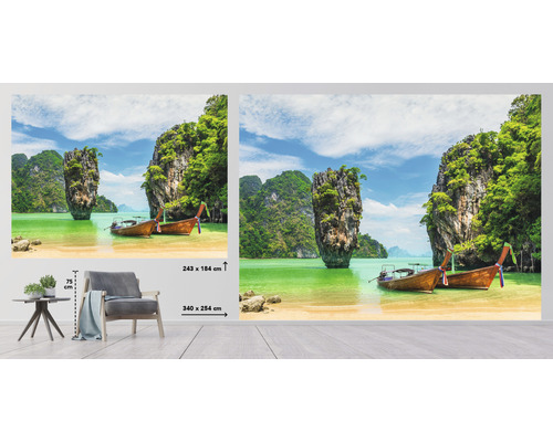 Fototapeta s pobrežným motívom, skalami a thajskými rybárskymi loďami