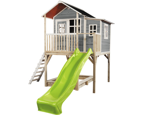 Drevený hrací domček so šmýkačkou a rebríkom do záhrady