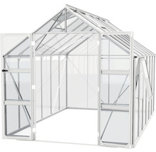 Skleník s otvorenými dverami a oknami.