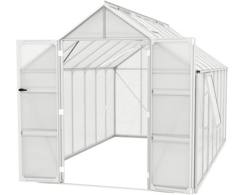 Skleník s otvorenými dverami a oknami.