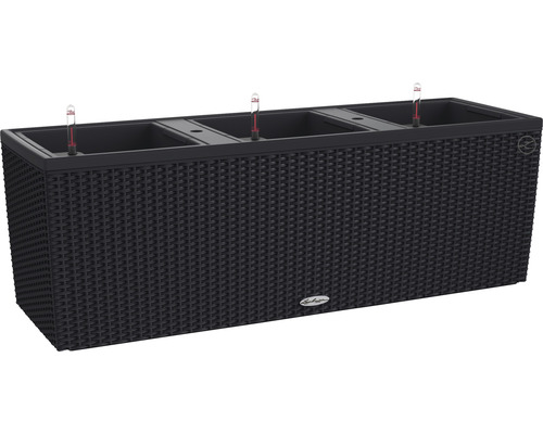 Čierny kvetináč so zavlažovacím systémom