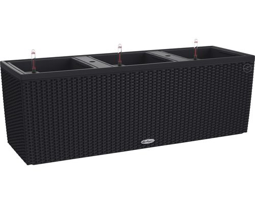 Čierny kvetináč so zavlažovacím systémom