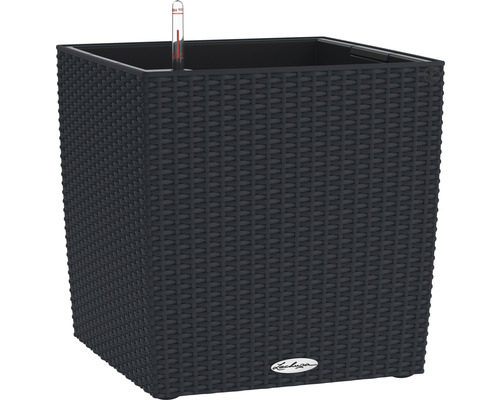 Štvorcový kvetináč so zavlažovacím systémom a logom Lechuza.