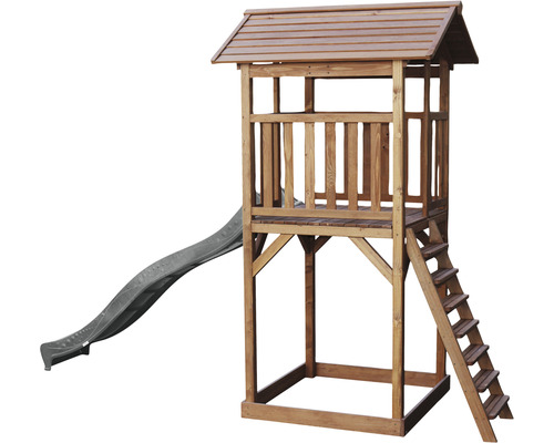 Drevená hracia veža so šmýkačkou a rebríkom do záhrady