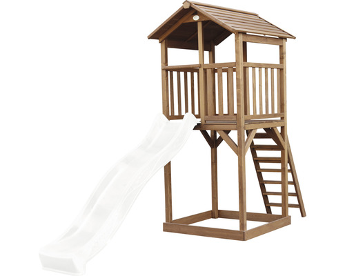 Drevená hracia veža so šmýkačkou a rebríkom do záhrady