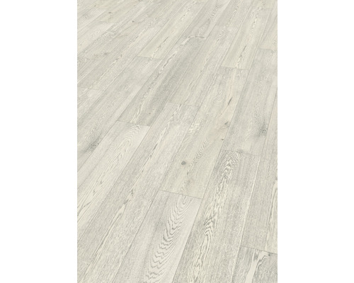 Svetlá laminátová podlaha s kresbou dreva